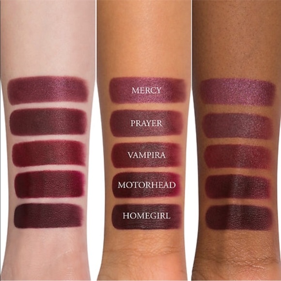 Studded Kiss - Vampira - Picture 2 of 3